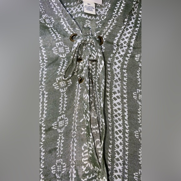 St. John’s Bay Green Trible Shirt - Picture 6 of 7